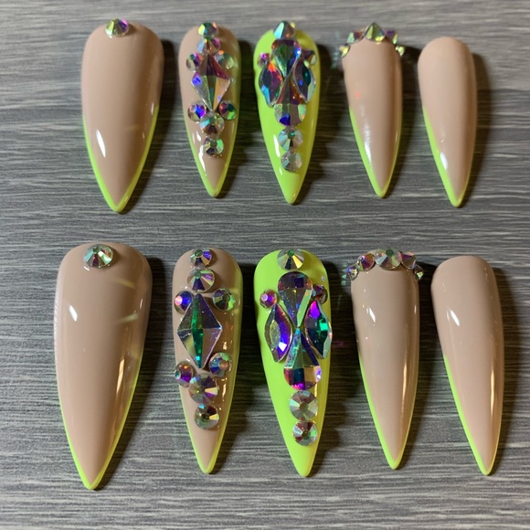 Handmade Luxury Press on Nails - Picture 2 of 10